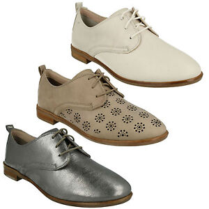 womens lace up shoes clarks