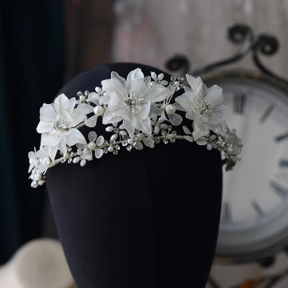 Accesorio para el cabello de boda con estrás tocado de novias blancas europeas Foto 4 de 4