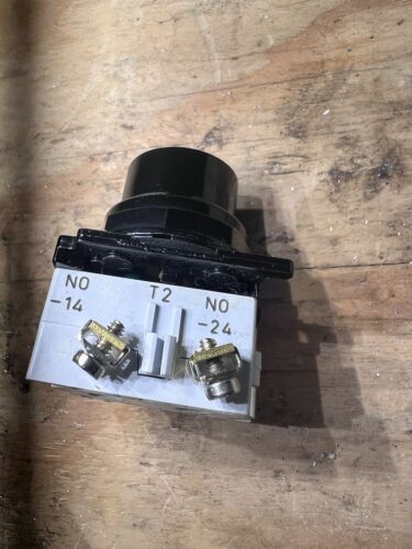 Eaton Cutler-Hammer Non-Illuminated Push Button 30Mm Black - Picture 2 of 6