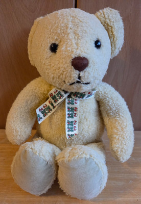 Stoffbär Teddybär Bob der Bär Kaufhof Köln ca. 25 cm mit Schleife  Reis im Popo