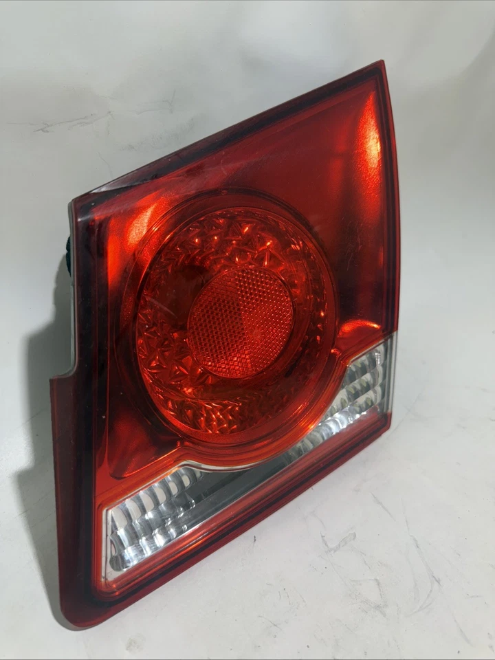 CHEVROLET CRUZE 2011-2016 LUZ TRASERA DERECHA TAPA MONTADA Foto 2 de 4