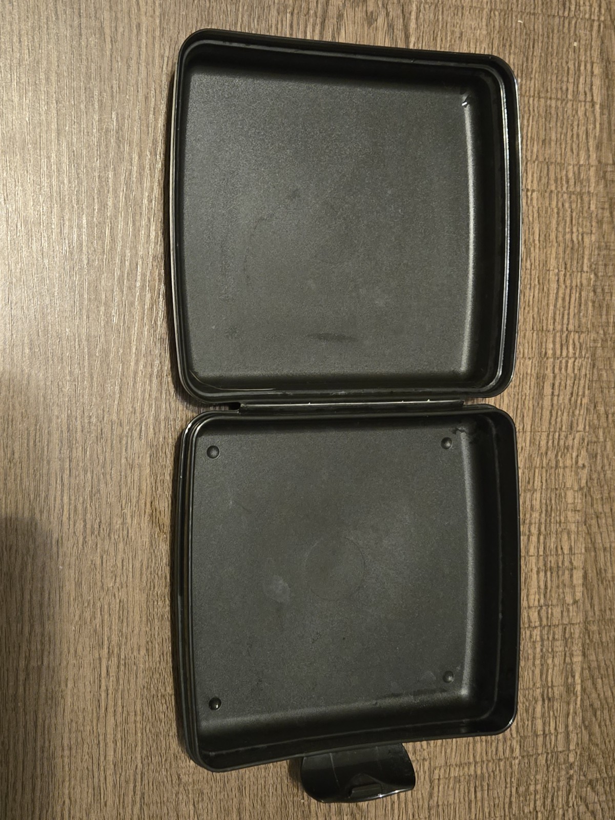 Tupperware Sandwich Keeper Hinged Locking Clamshell  #3752D Black