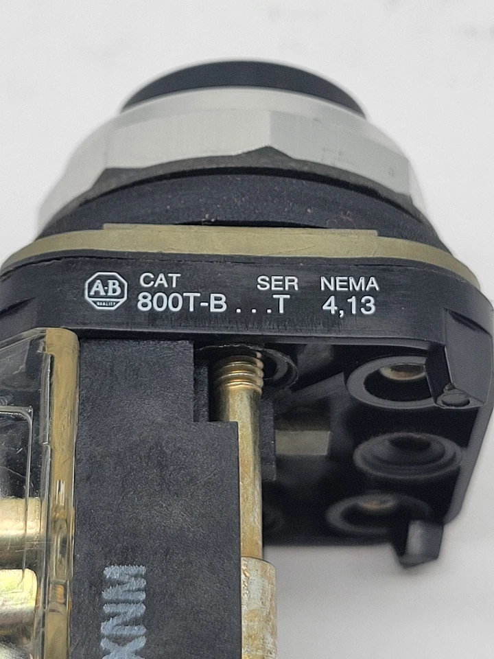 Allen-Bradley 800T-B Black Momentary Pushbutton w Contact Block Series T Nema 4, - Image 2 of 4