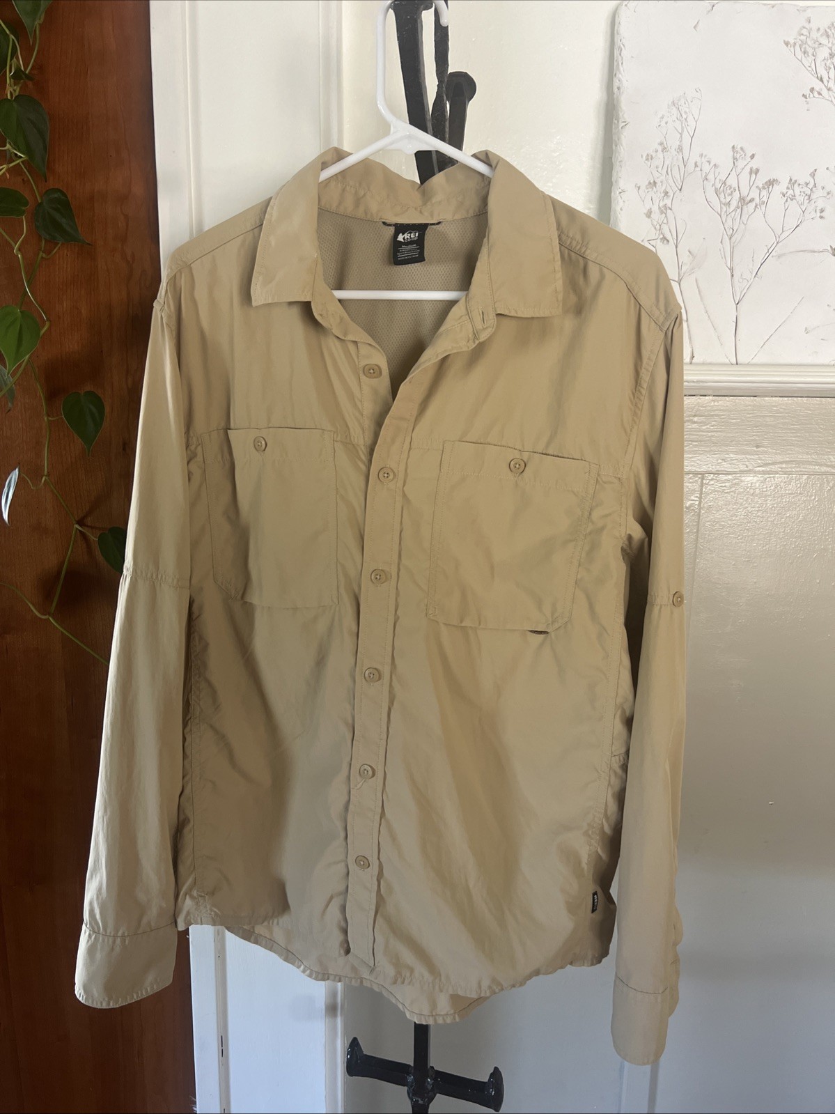 Rei Mens Medium  Vented Performance Button Down Long Sleeve Nylon Stretch