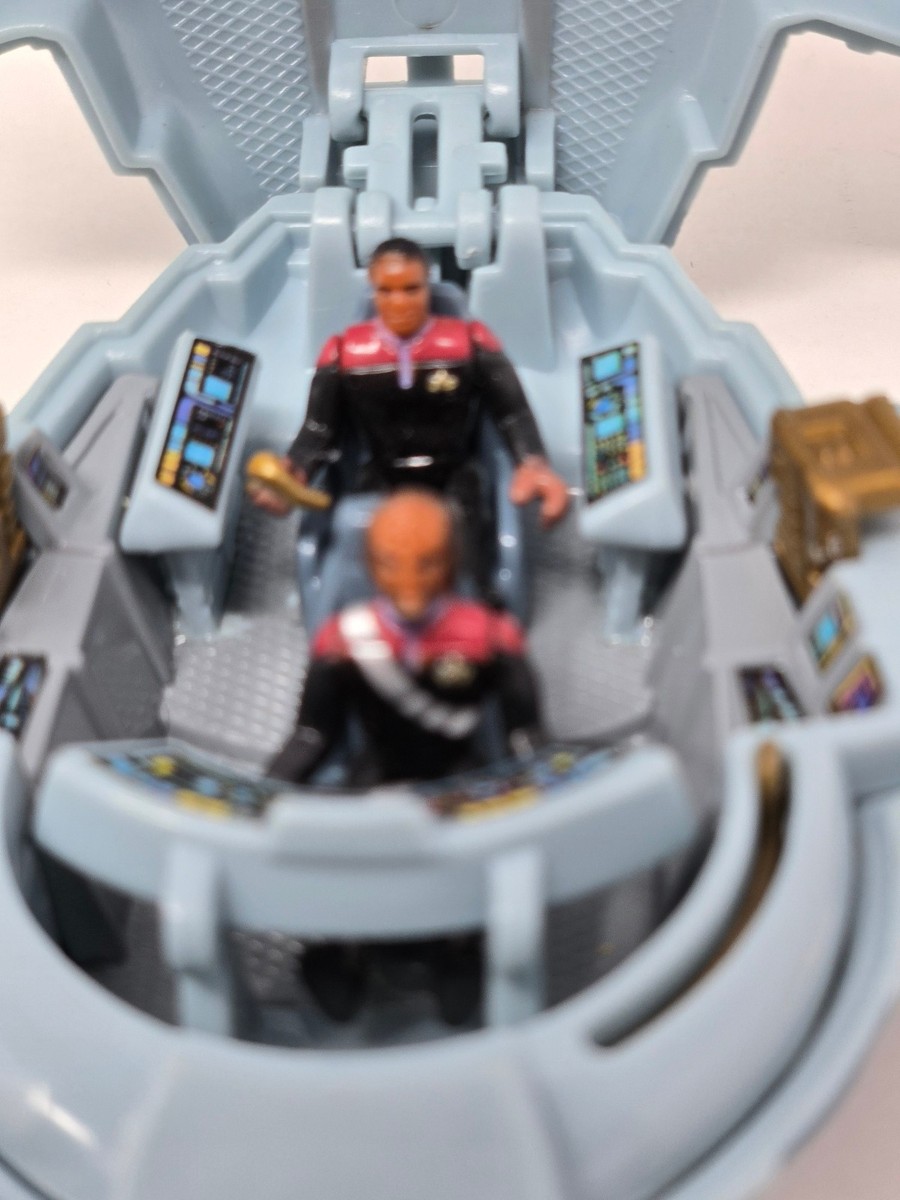 1995 Star Trek DS9 U.S.S. Defiant Innerspace Mini Playset