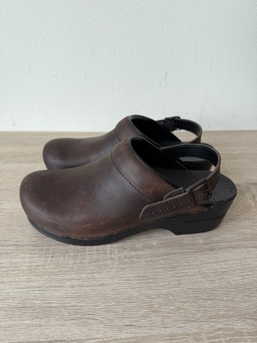 A+ Dansko Ingrid Clogs Slipper braun 41 US 10 runde Spitze Schnalle Keilabsatz Leder - Bild 9 von 9
