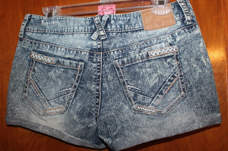 AMETHYST Jrs. Sz 9 DENIM MINI-SHORTS (2.5" inseam) EUC - Image 2 of 2
