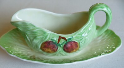 Shorter & Son Embossed Green Cabbage Leaf, Plums & Berries Small Jug & Tray
