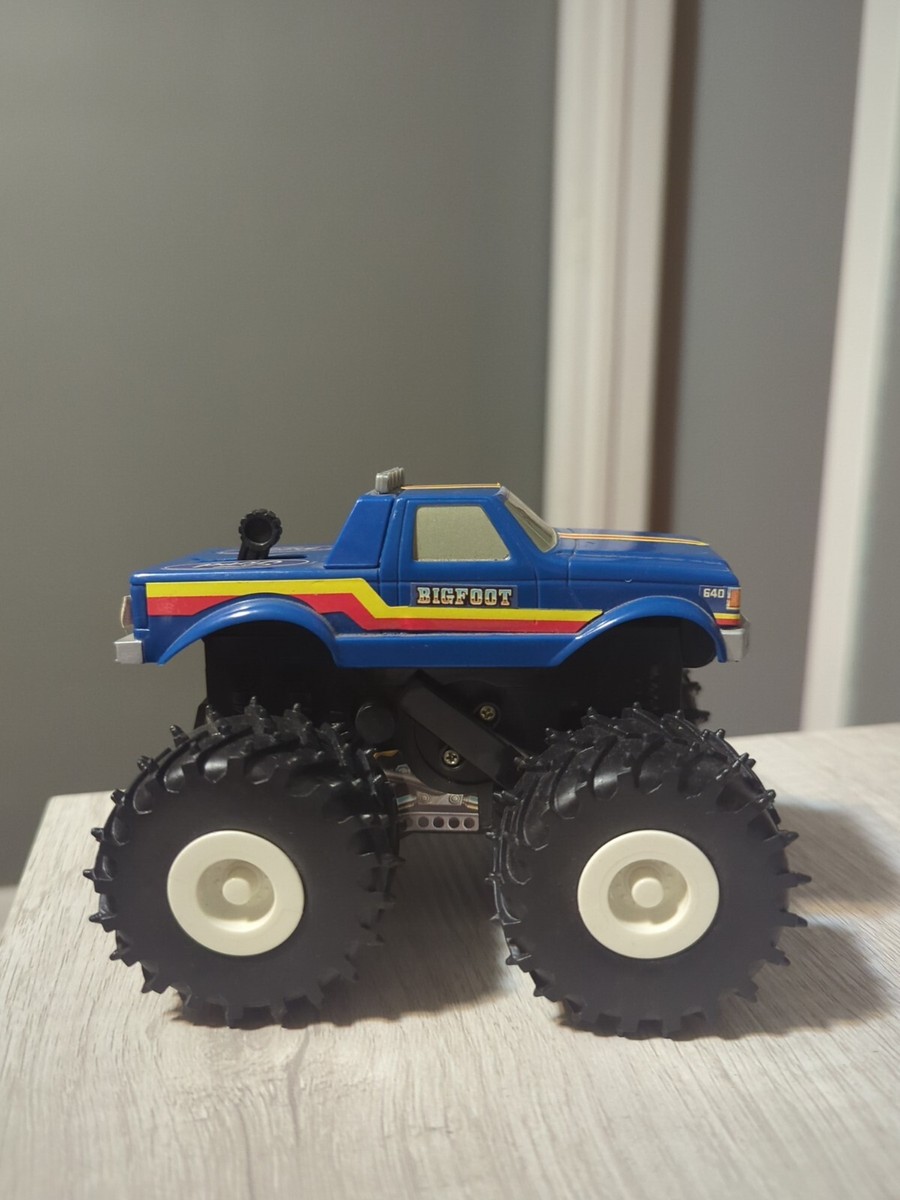 Vintage 1990 Mattel Ford Bigfoot Monster Truck Champions