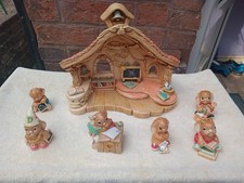 Pendelfin Stoneware Old School House +6 Bunny Figurines ,BEEN DISPLAYED ONLY VGC