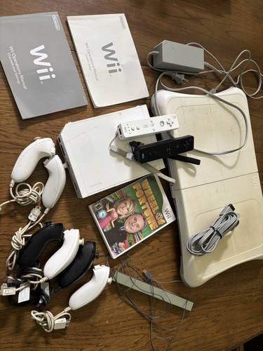 Nintendo Wii Console Bundle White Balance Board Controls Game UNTESTED ...
