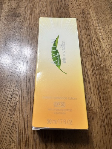 AVON Elements Skin Revitalize lozione radiante istantanea per viso SPF 20 - 1,7 oz