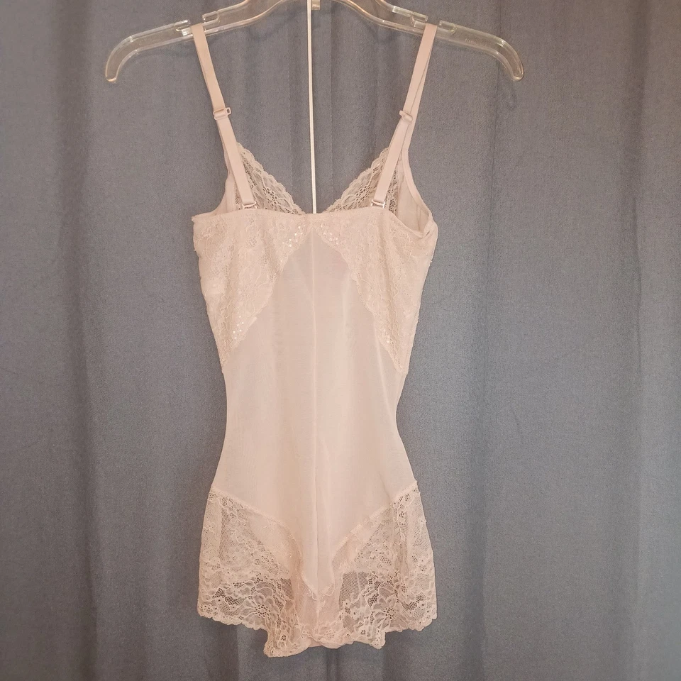 Body Spanx Spotlight on Lace Transparente Modelador Deslizamiento Control de Luz Rosa Beige S/P Foto 4 de 4