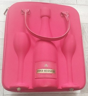 coffret de transport en édition limitée de la célèbre maison Piper Heidsieck.