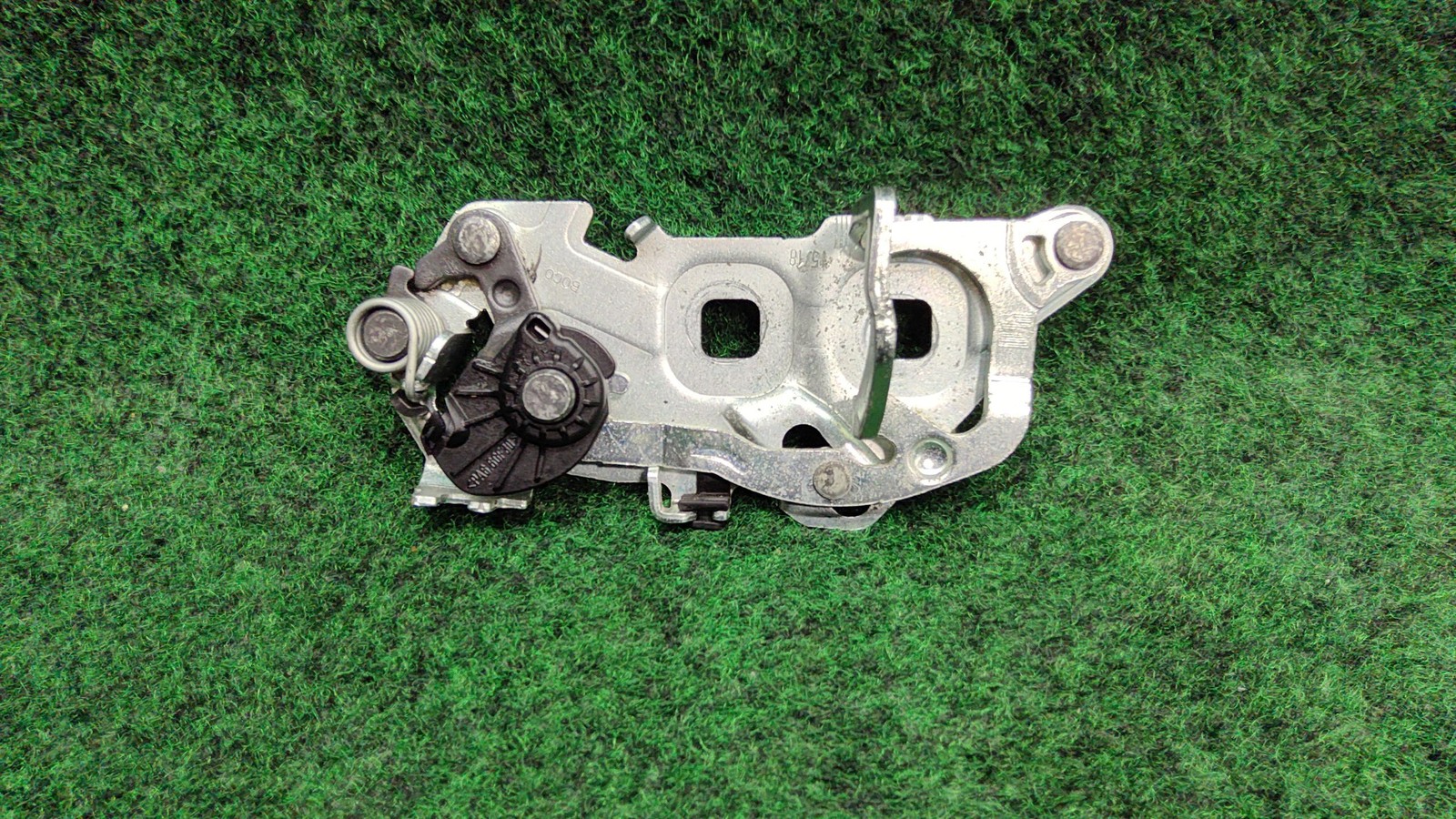 2015-2018 Mercedes Benz C300 Trunk Power Closing Bracket OEM A2057600700