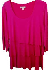 💥💎 SUSAN GRAVER 💎💥 3/4 Sleeve Scoop Neck Tiered Top Liquid Knit Fabric M