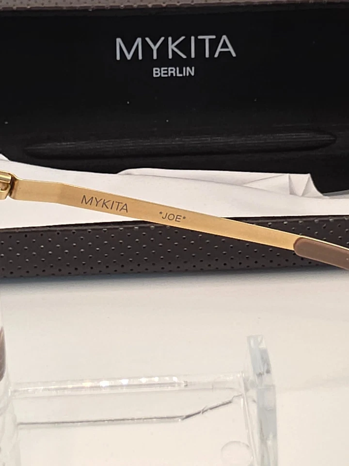 Nuevos marcos deportivos de metal dorado Myikta "Joe" hechos en Alemania  Foto 3 de 4