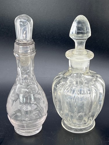 2 Botellas de Perfume Vintage Vidrio Grabado Acanalado Transparente con Tapones en Forma - Imagen 2 de 8