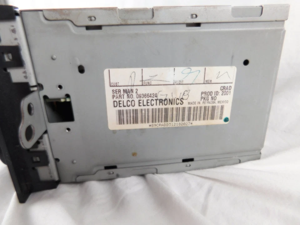 Buick LeSabre Limited Gear 02 Motor 3.8 Original Radio - Image 3 of 4