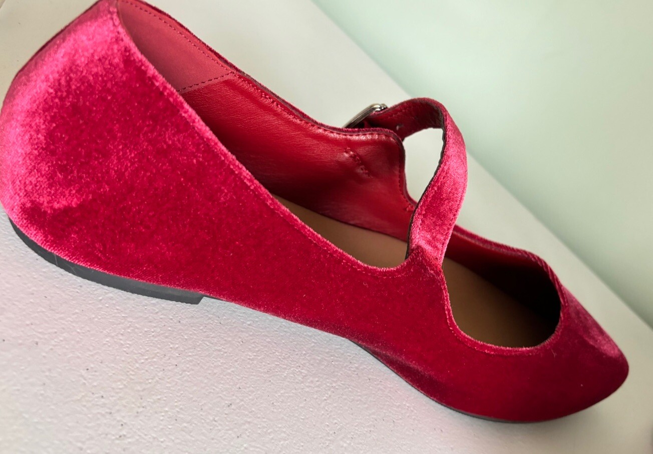 Torrid Women's Red Rose Velvet Polyester Mary Jane Flats Shoes Size 13