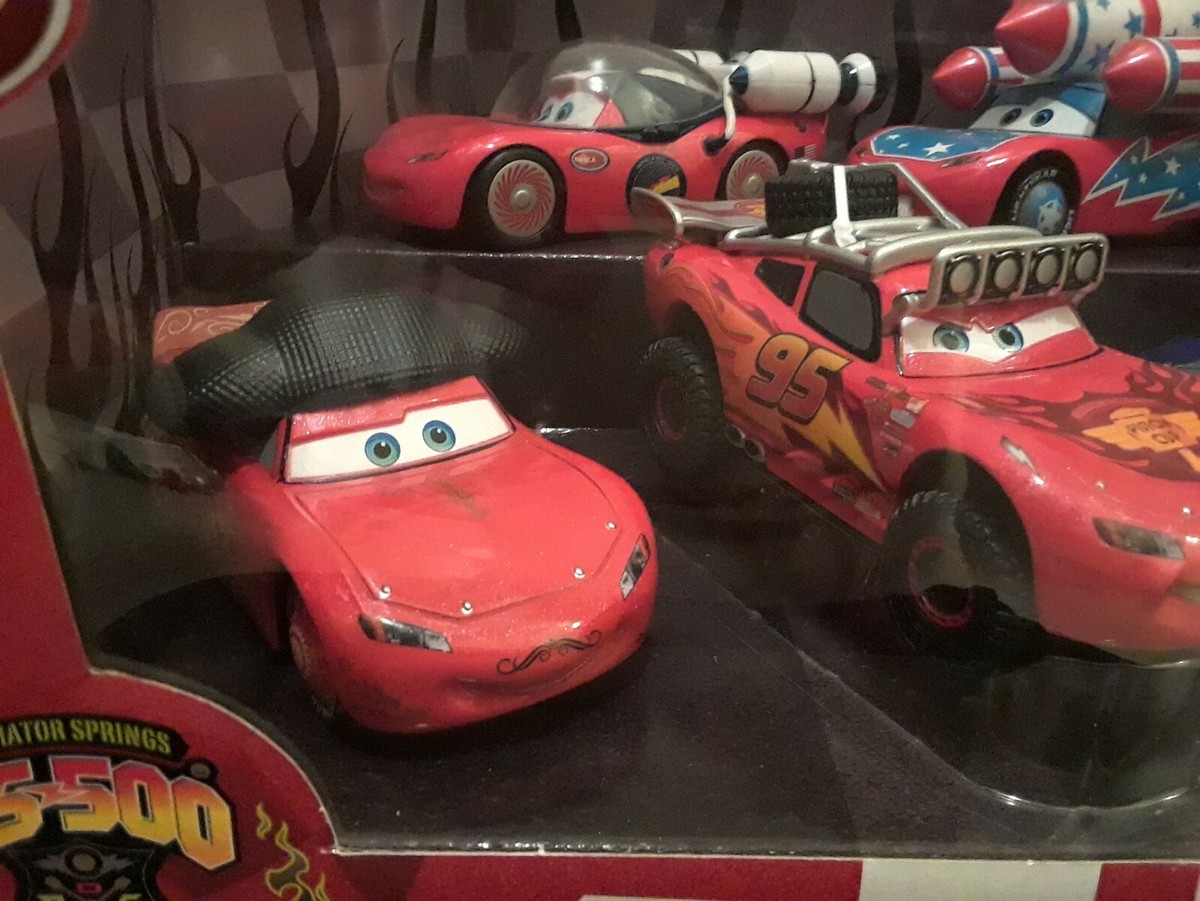 Disney Store カーズ2 16台セット Disney Store Cars Deluxe McQueen-O-Rama 5-PK Diecast