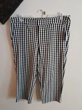 Womens Time And Tru Button Fly Capri Size 16 Pants NWT