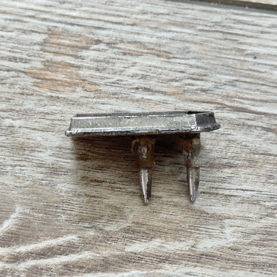 OEM Vintage Metal Chrysler Dodge Plymouth Valiant Duster Emblem Badge Name Plate Foto 4 de 4