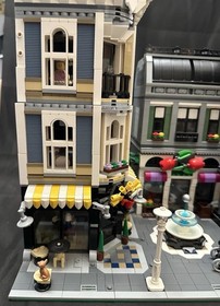 LEGO Assembly Square 10255 Preowned Disassembled Read Description