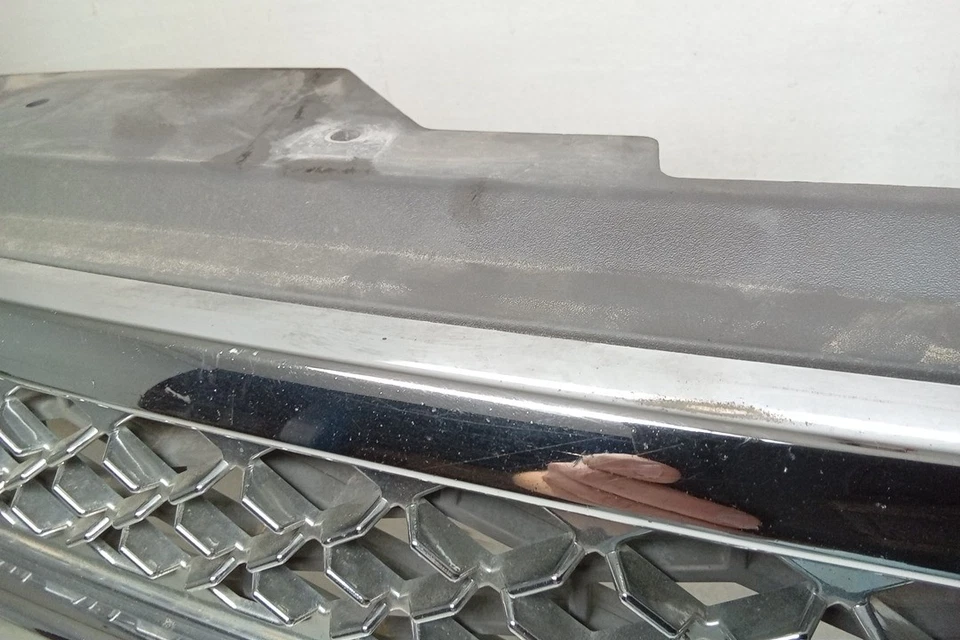 Chevrolet Silverado 2500 2005 parrilla OEM Foto 4 de 4