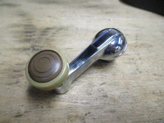 Chevrolet Fleetline 1941-1948 manivela ventana ala vintage nuevo en stock Foto 2 de 4