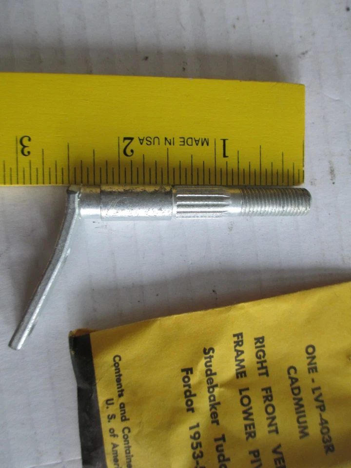 1 pieza NOS Ventana de ventilación delantera derecha Pivote inferior Studebaker 1953-57 Tudor Fordor C67 Foto 3 de 4