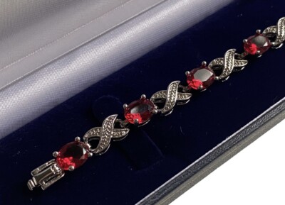 Tennisarmband Weißgold-Finish roter Rubin und kreierter Diamant Love and Kisses 