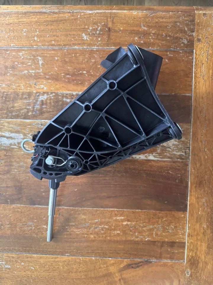 Mercedes vito W447 Original Part A4472601600- Transmission Shift Unit - Image 4 of 4