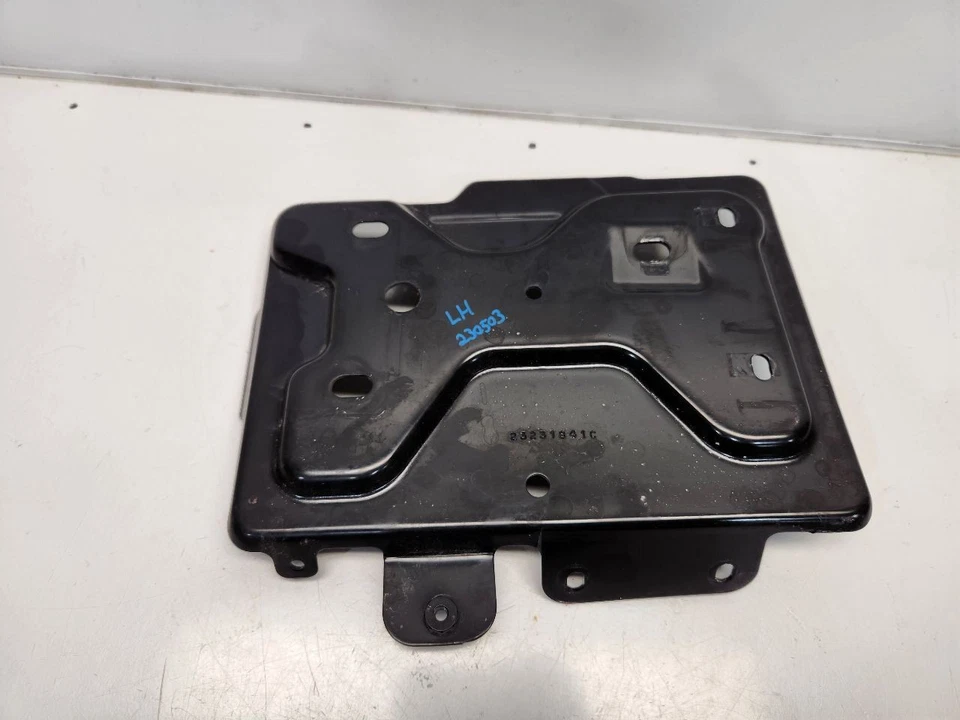 Chevrolet Silverado 1500 2016 (5,3 L/AT) bandeja de batería n.º de parte: 23231841C Foto 3 de 4