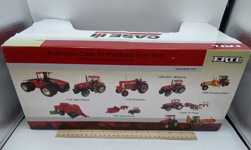 Ertl FARMALL MCCORMICK 460 With 2MH Corn Picker Dealer Edition 1/16 14536 2008 - Picture 6 of 8