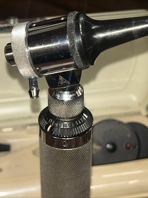 1940-50s Heine diagnostic set otoscope and an ophthalmoscope