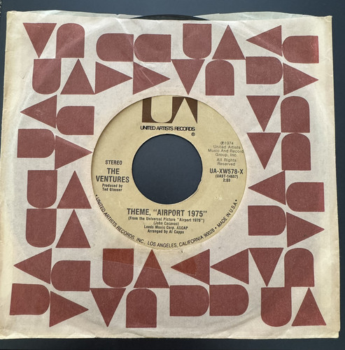 45 The Ventures - Theme, "Airport 1975" / The Man With The Golden Gun James Bond - Picture 1 of 2