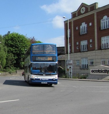 Foto 6x4 Gloucester Bus in Stroud Stroud\/SO8405 Die Postkutsche Doppel-D um 2017