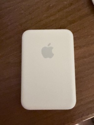 Apple MagSafe Battery Pack A2384 White Portable Power Bank Lightning Port