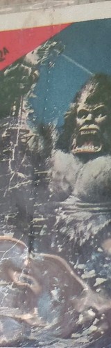 1976 Topps King Kong Sticker Sticker #2A Kong In The City Destroying Ship - Picture 3 of 5