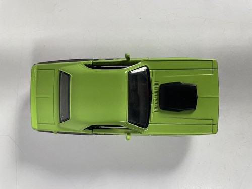 New Ray 1970 Dodge Challenger Hemi Muscle Car Die Cast Lime Green 1:32 - Picture 6 of 8