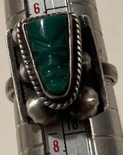 Vintage Sterling Silver Ring, Nice Green Stone Design with 6 Round Silver Stone