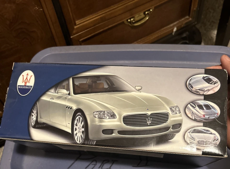 HOT WHEELS 1:18 MASERATI QUATTROPORTE CAJA SIN ABRIR Foto 2 de 2