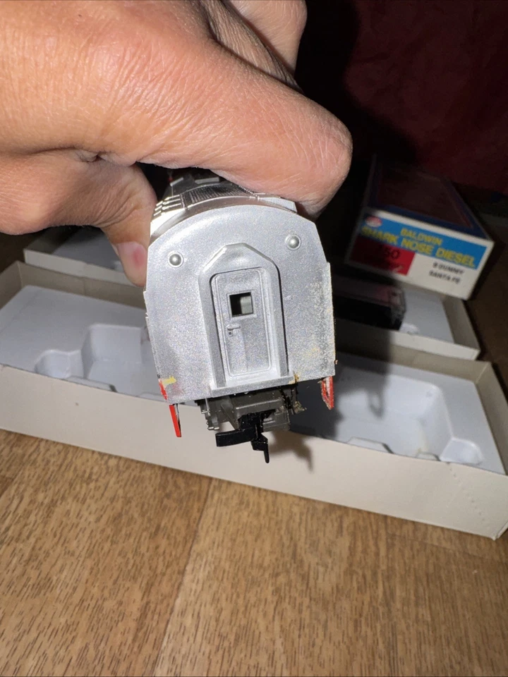 MODEL POWER BALDWIN SHARK NOSE SANTA FE POWERED A 720 UNIT B Dummy 750 - Image 4 of 4