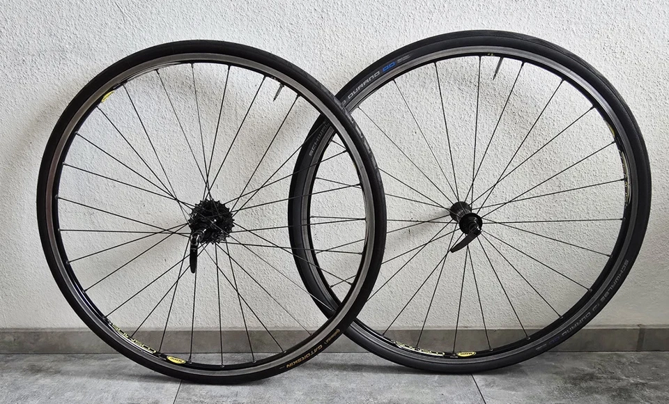 Mavic Cosmos Rennradfelgen mit Mavic Cosmos Naben und 9 fach Shimano Kassette - Bild 2 von 4