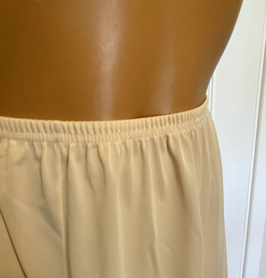 LENCERÍA VANITY FAIR DE COLECCIÓN AÑOS 60 MARFIL NAILON CON RIBETE DE ENCAJE LÍNEA A MEDIO DESLIZAMIENTO TALLA M Foto 4 de 4