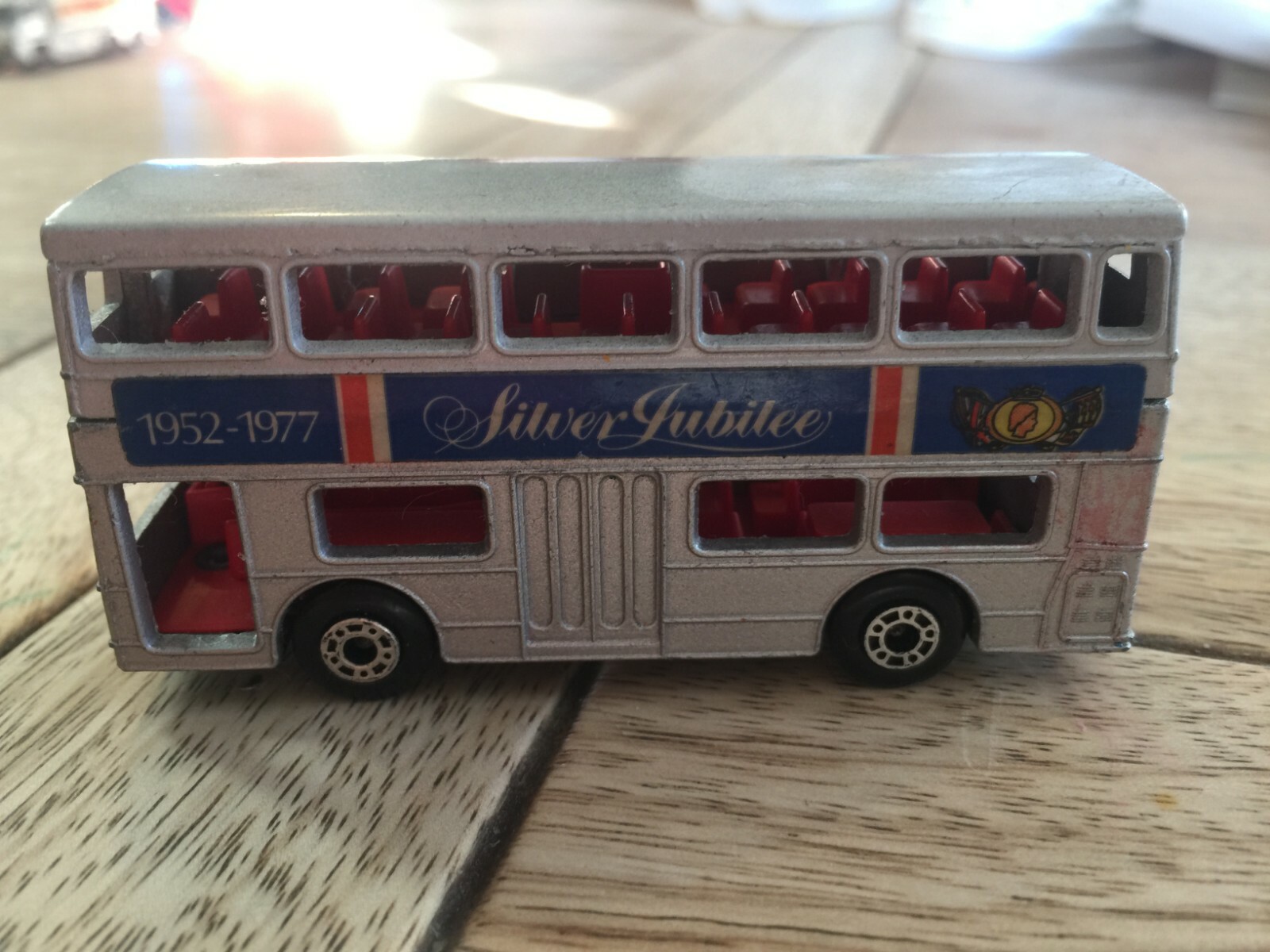 Matchbox Superfast No. 17 The Londoner Queens Silver Jubilee London Bus