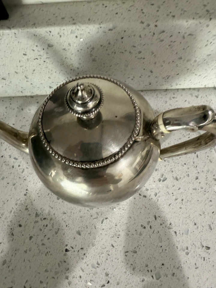 Antigua tetera holandesa de plata esterlina del siglo XIX del Museo Van Kempen Foto 2 de 4