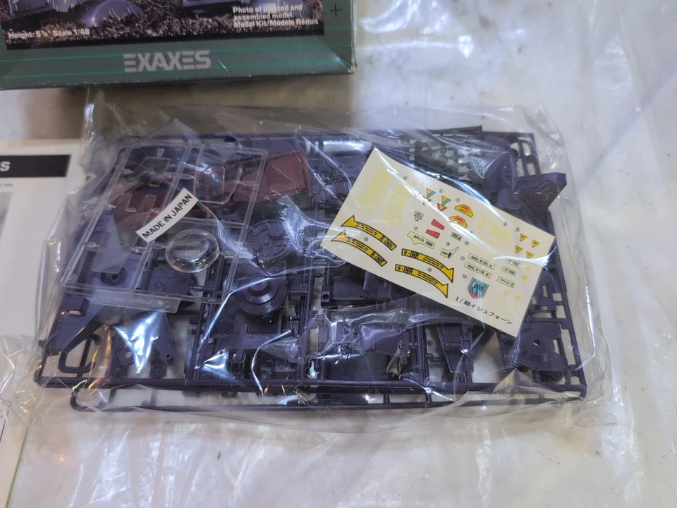 Vintage Revell 1985 Robotech Defenders Exaxes 1:48th Scale Model Kit - Image 4 of 4