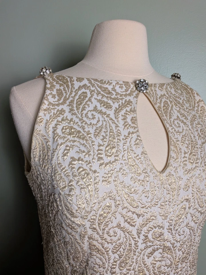 Vestido de cóctel vintage años 60 Hong Kong ojo de cerradura dorado cachemira satinado forrado cambio Foto 2 de 4